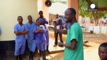 Kaum Ausrüstung und kein Geld: Ein Arzt kämpft gegen die Ebola