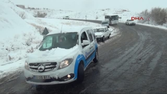 Nevşehir Karda Kayan Yolcu Otobüsü Yan Yattı