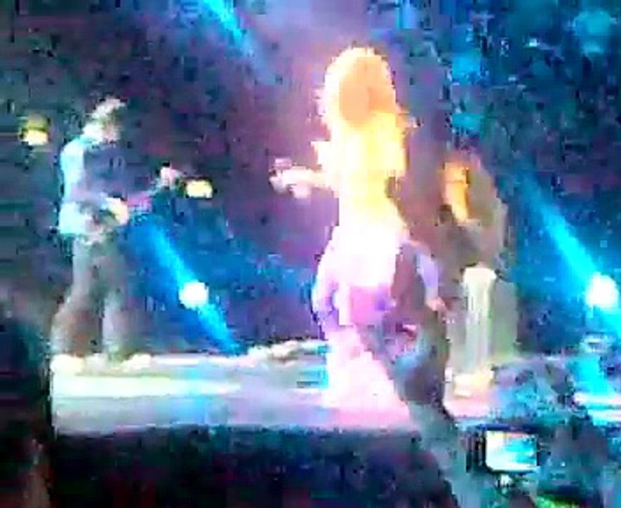 SHAKIRA ORAL FIXATION TOUR 2007 Live from milano (datchforum