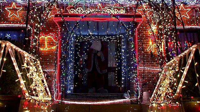 450 тысяч лампочек украсили дом к Рождеству