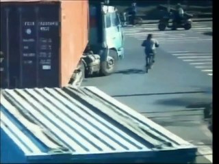 Cycliste chinois miraculé !