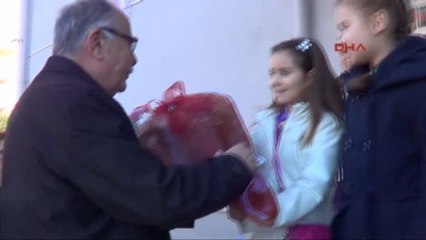 Çanakkale Belediye Başkanından Miniklere C Vitamini Takviyesi