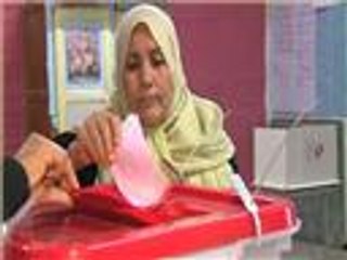 من ستنتخب تونس في جولة الإعادة من انتخابات الرئاسة؟