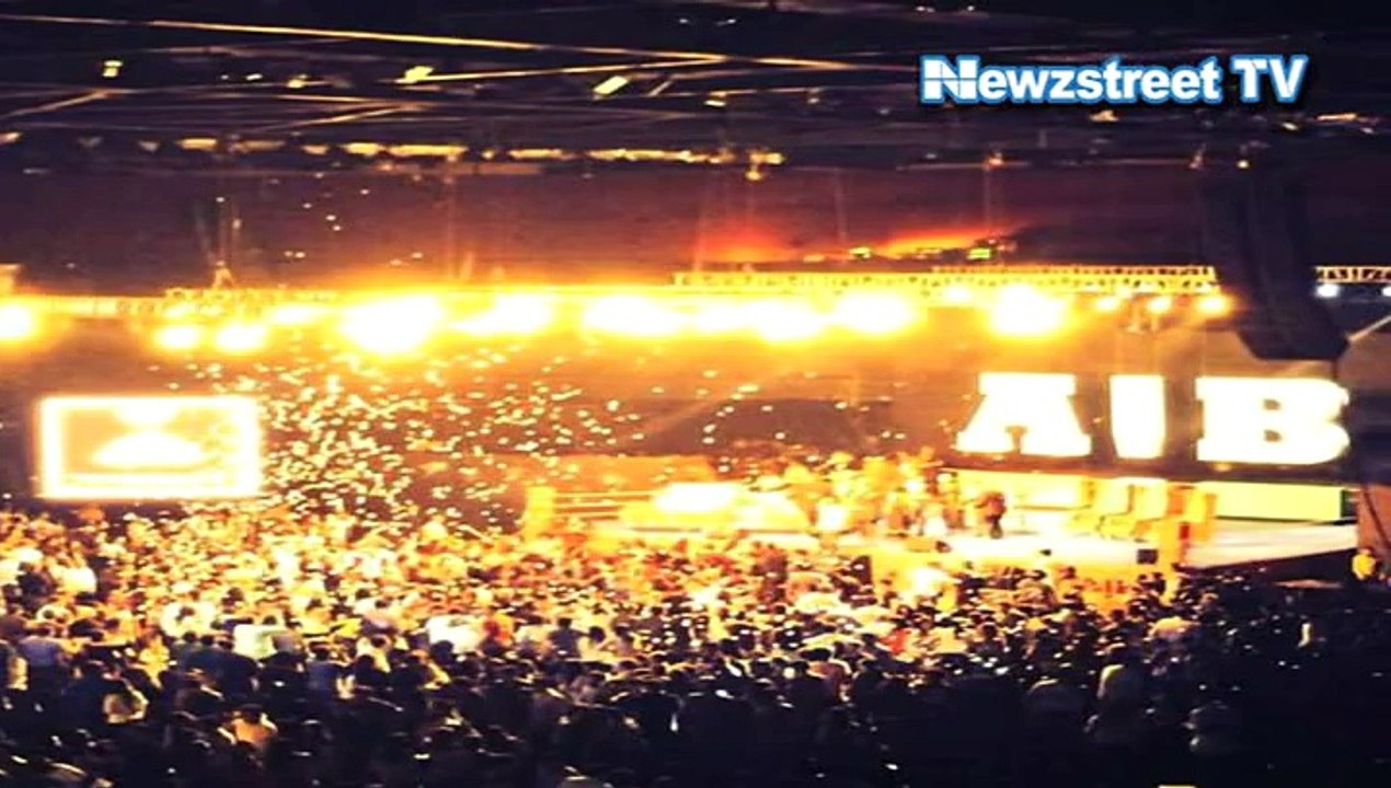 Ranveer Singh smooch Karan Johar on stage