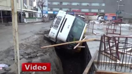 Kum Yüklü Kamyon Doğalgaz Borusunu Patlattı