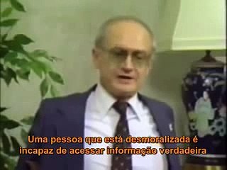Como fazer lavagem cerebral em uma nação - Yuri Bezmenov