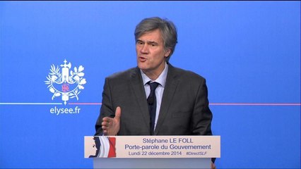 Le Foll: Zemmour "fait de la politique", "qu'il assume la critique"