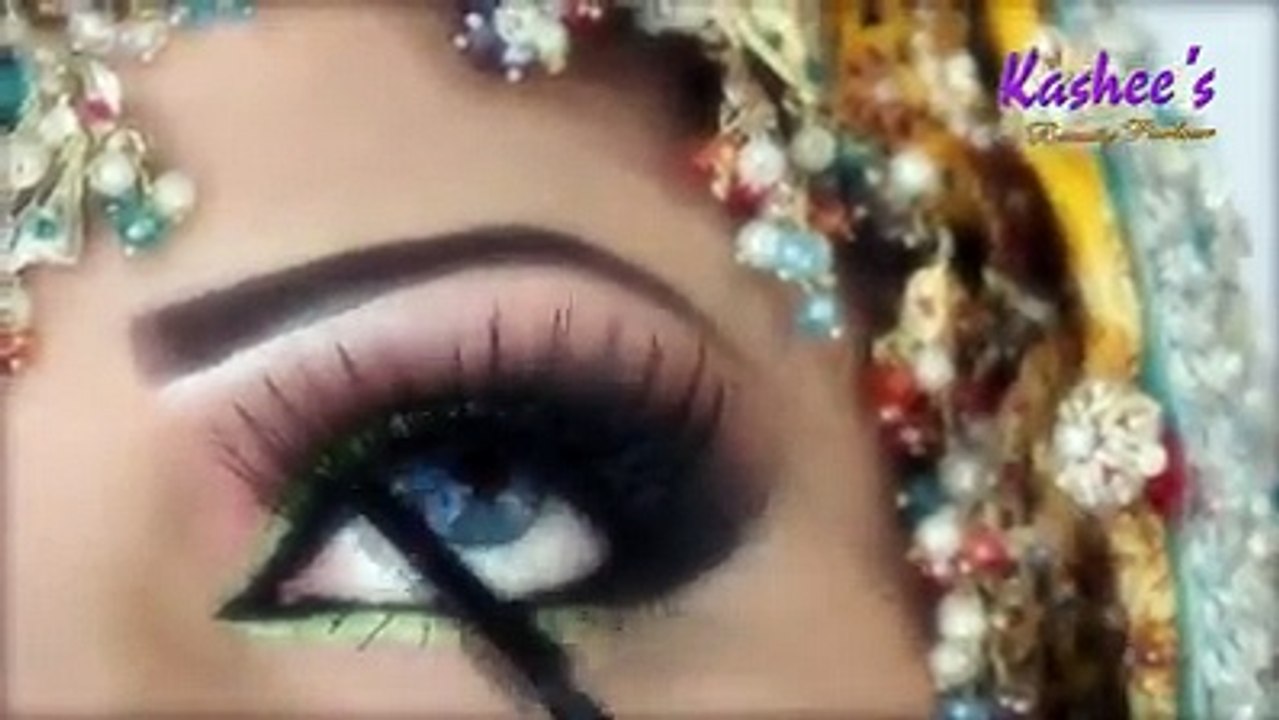 Beauty Parlor eye make up