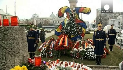 Скачать видео: Venticinque anni fa la caduta della dittatura in Romania; la festa nel giorno del giuramenteo del nuovo capo del governo Klaus Iohannis.