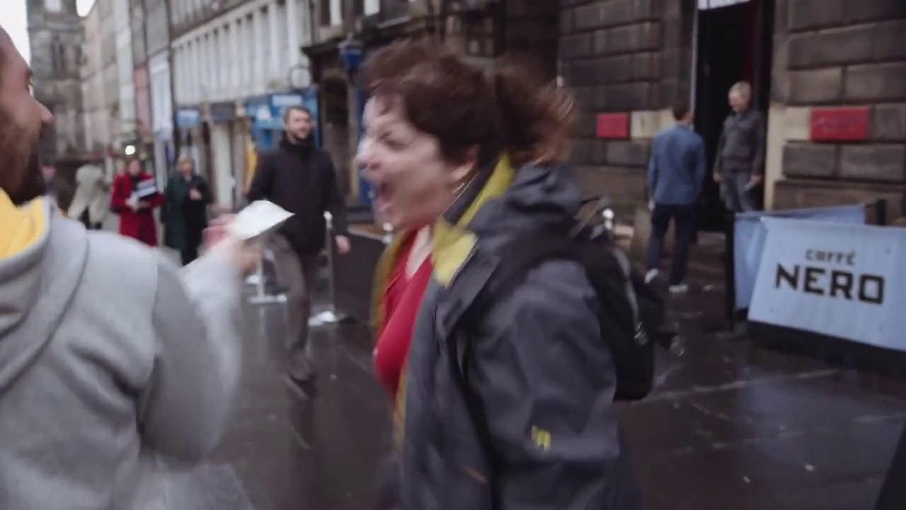 Woman offered free money screams like an angry wild animal in weirdest reaction ever