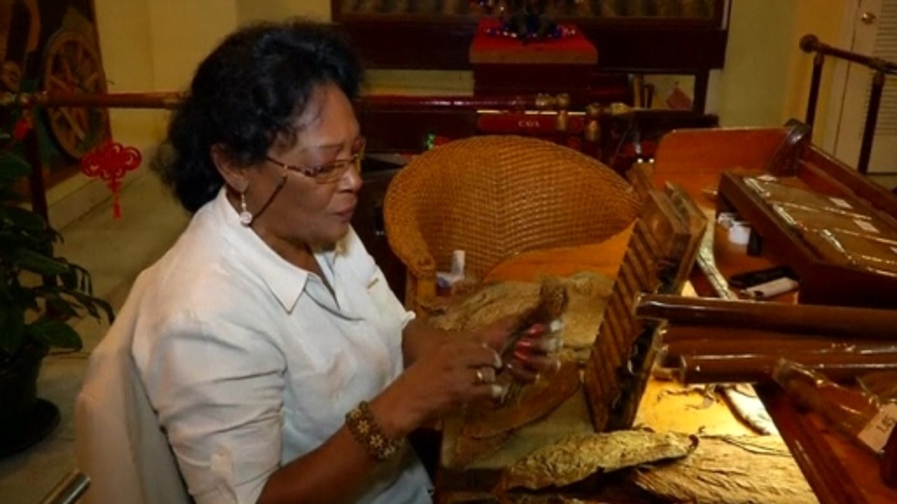 Cigar rollers in Havana thrilled with warming U...
