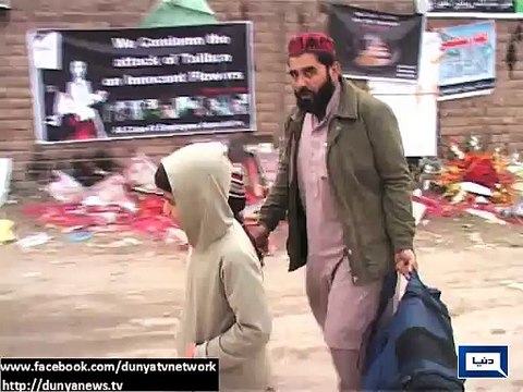 Dunya News - Peshawar_ People continue to visit Army Public School to hold vigil for martyrs on day-7 of attack