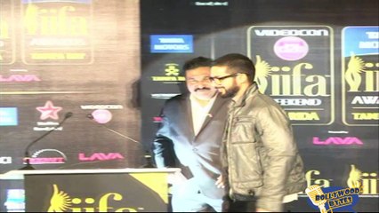 Why is Shahid Kapoor hiding his face?