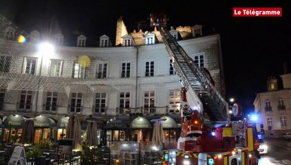 Vannes. Toiture en feu place Gambetta