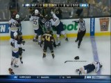 Grosse bagarre en Hockey : Matt Bartkowski VS Brian Gionta