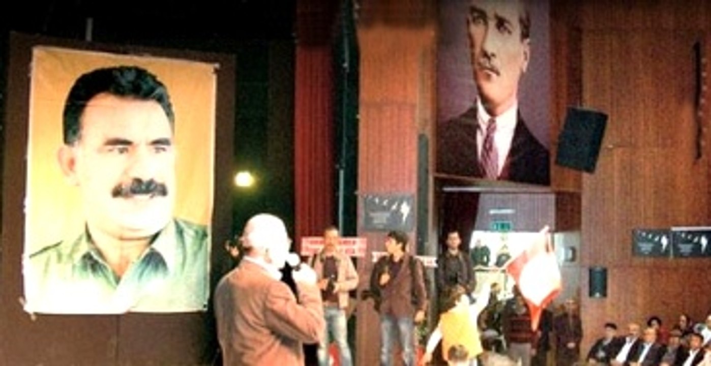 HDP Kongresinde Atatürk ve Öcalan Posteri Yan Yana Asıldı