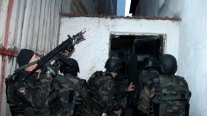 İstanbul ve İzmir'de Dolandırıcılık Operasyonu: 70 Kişi Gözaltında