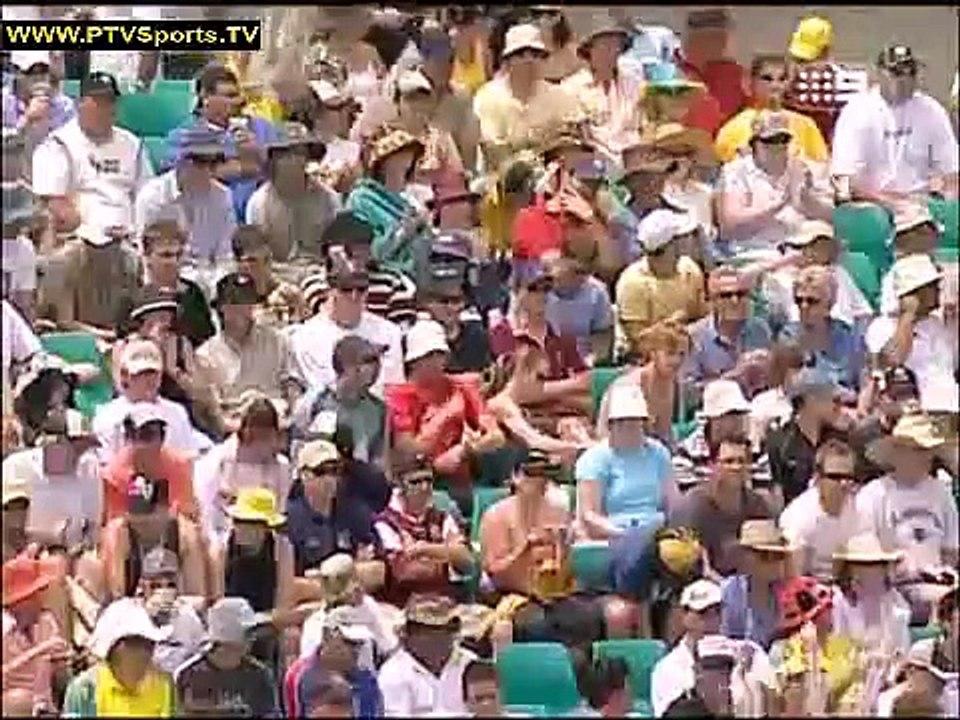 Embarrassing Shane Watson first ball in test cricket, falls on his ass