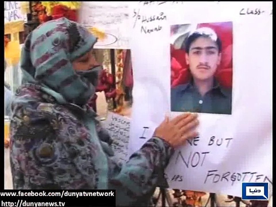 Dunya News - Large number of people turn up at attack site a week after Peshawar massacre