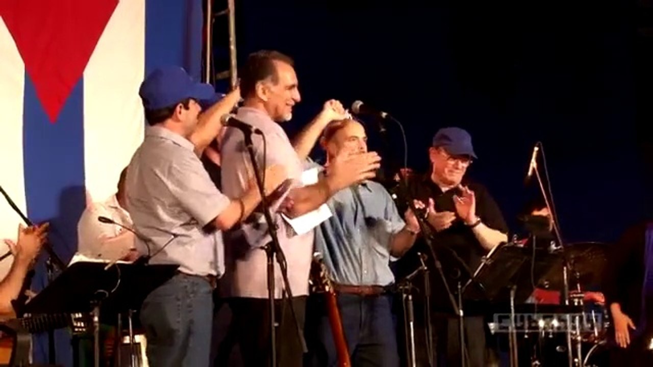 Los Cinco cantan junto a Silvio Rodríguez