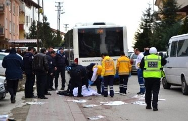Okul Önünde Kontrolden Çıkan Otobüs 2 Kşiyi Metrelerece Sürükledi