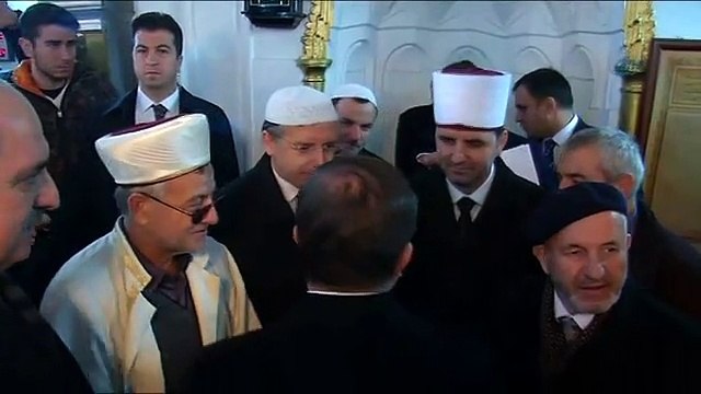 Davutoğlu’na sarılıp hüngür hüngür ağladı