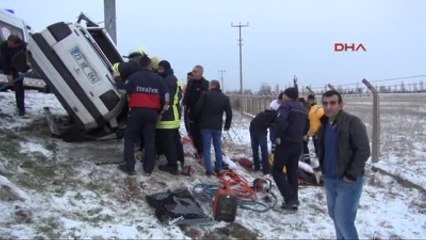 Sivas'ta Trafik Kazası 2 Ölü 3 Yaralı