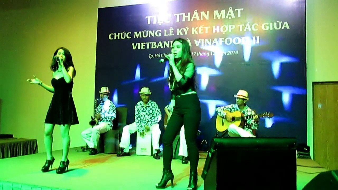 Ban nhac Flamenco Tumbadora bieu dien Acoustic tai Gem Center Christmas 2014