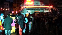 Avesnes sur Helpe: descente du père Noël, la prestation des mascottes