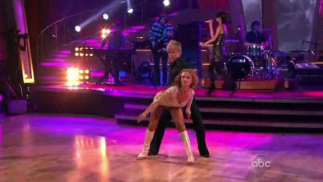 Selena Gomez - 'Falling Down'