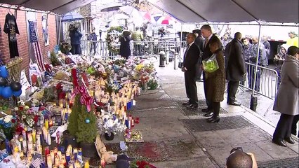 Prefeito de NY presta homenagem a policiais mortos
