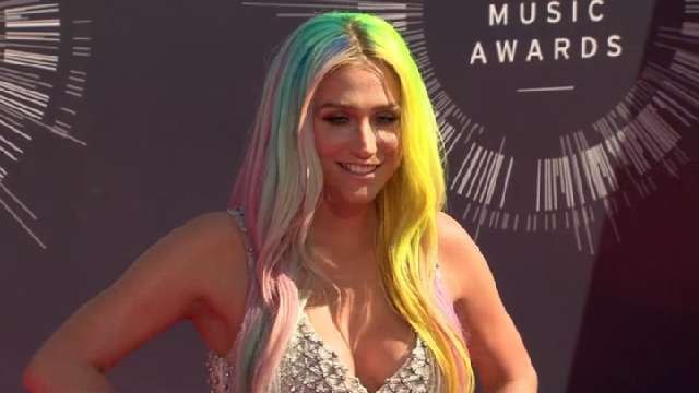 Dr. Luke Produces Kesha's Birthday Card