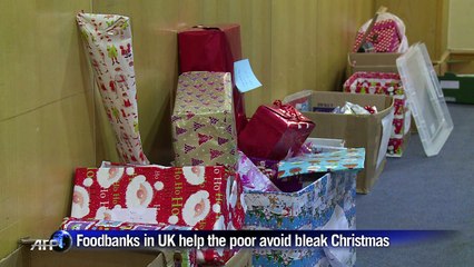 Foodbanks in UK help the poor avoid bleak Christmas