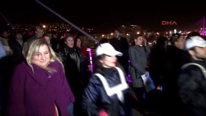 Kocaeli Haluk Levent Konserine Bilet Yerine Kitap Getirerek İzlediler