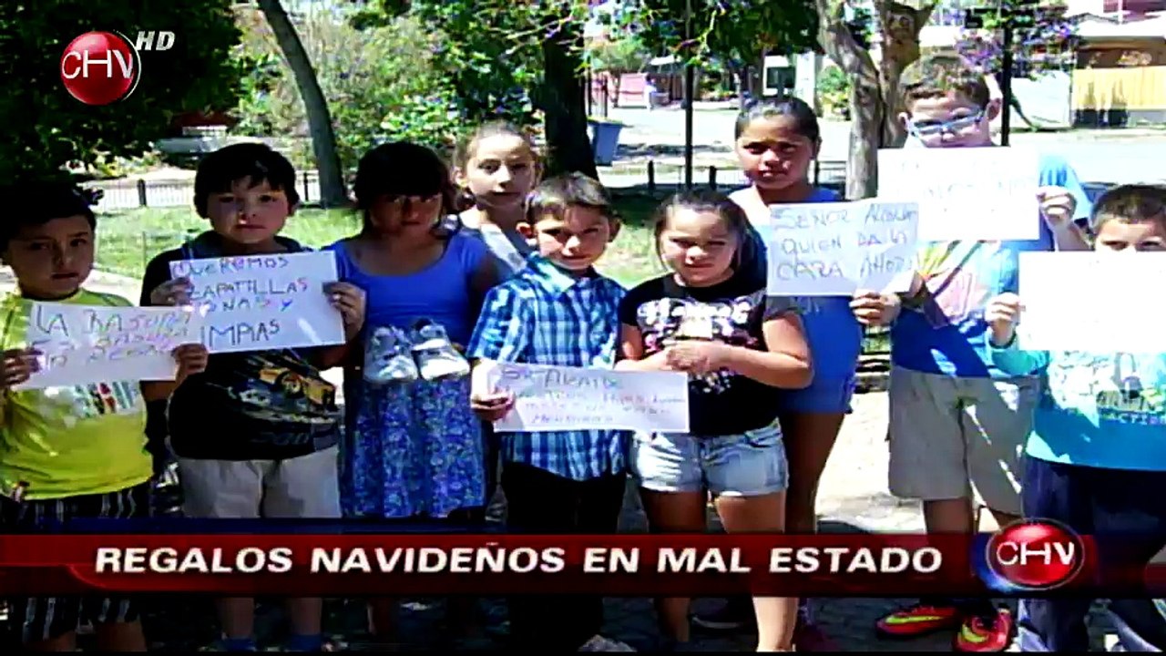 Grupo de niños de escuela de fútbol recibieron como regalo zapatillas en mal estado