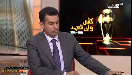 المحلل نايف هزازي مشغول بالجوال اثناء الاستديو التحليلي