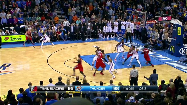 Damian Lillard envoie le match en prolongation sur un remake de son fameux buzzer beater face à Houston