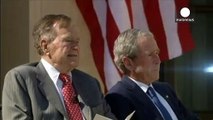 George W.H. Bush, hospitalizado en Houston por problemas respiratorios