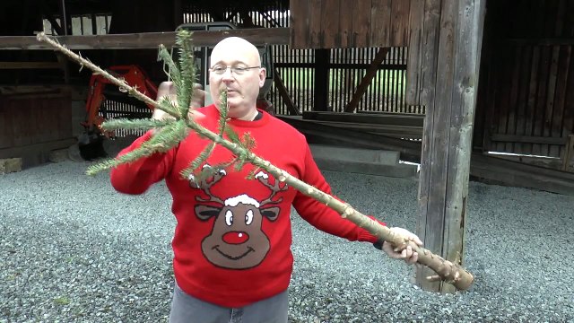 Lancé de sapin de Noël avec une fronde géante! Arme du Père Noël...