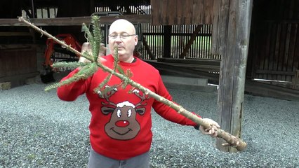 Lancé de sapin de Noël avec une fronde géante! Arme du Père Noël...