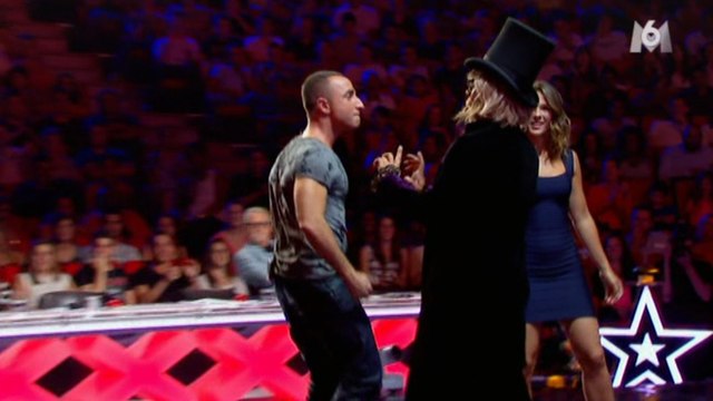 Alex Goude agresse le jury sur M6 - ZAPPING PEOPLE DU 24/12/2014