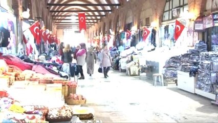 Davutoğlu, Arasta Çarşısı'nın Günlük Açılışına Katıldı