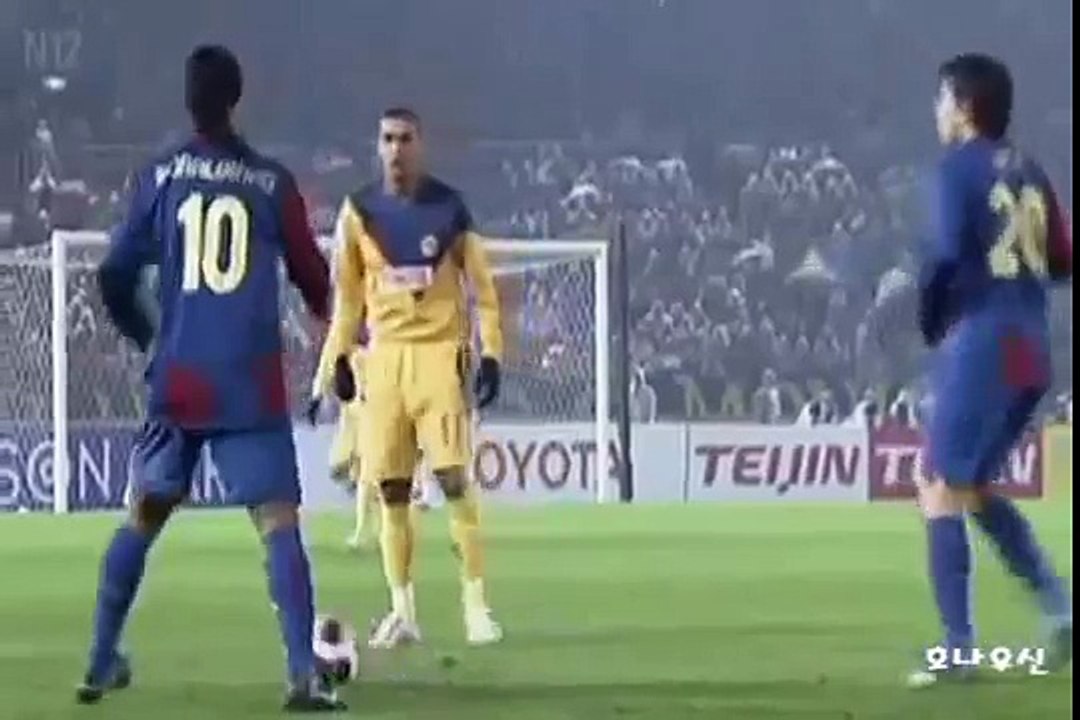 CW Ronaldinho vs Club America 2006 [New Football Goals]