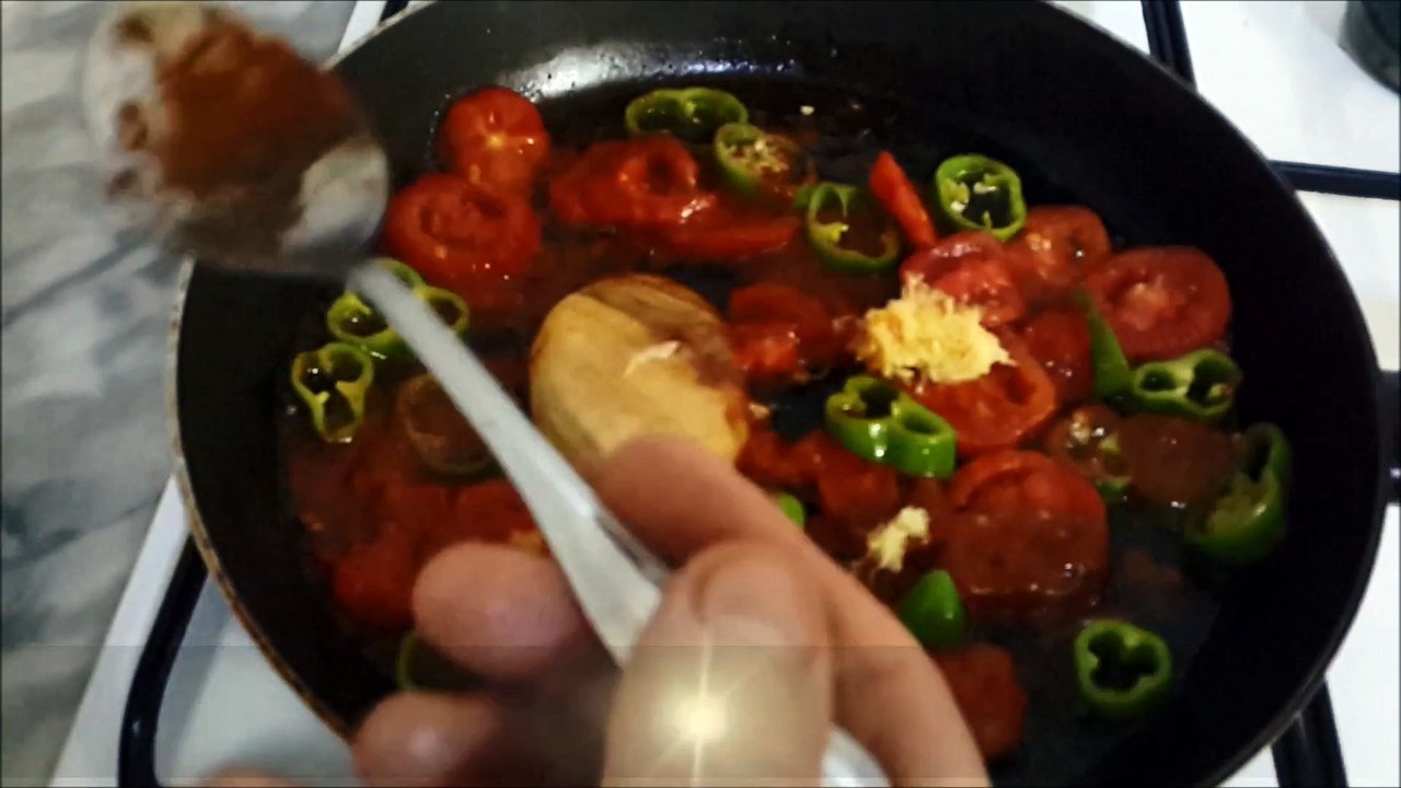 Ojja au merguez et au oeufs - cuisine tunisienne