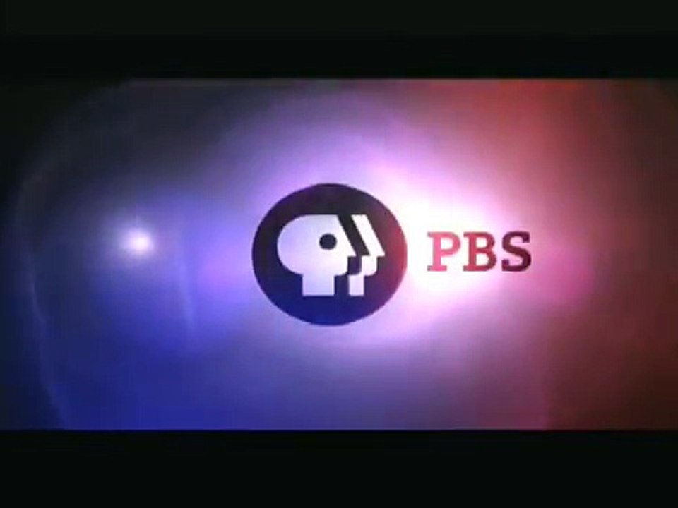 هجوم أنثى الدب على صغير الأيائل فترد أنثى الأيائل نفس الهجوم على صغير الدب لتأخذ بطار أبنها