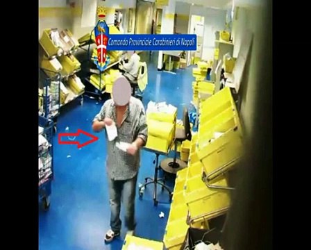 Pozzuoli (NA) - Banda del buco alle Poste bottino da 100mila euro (23.12.14)