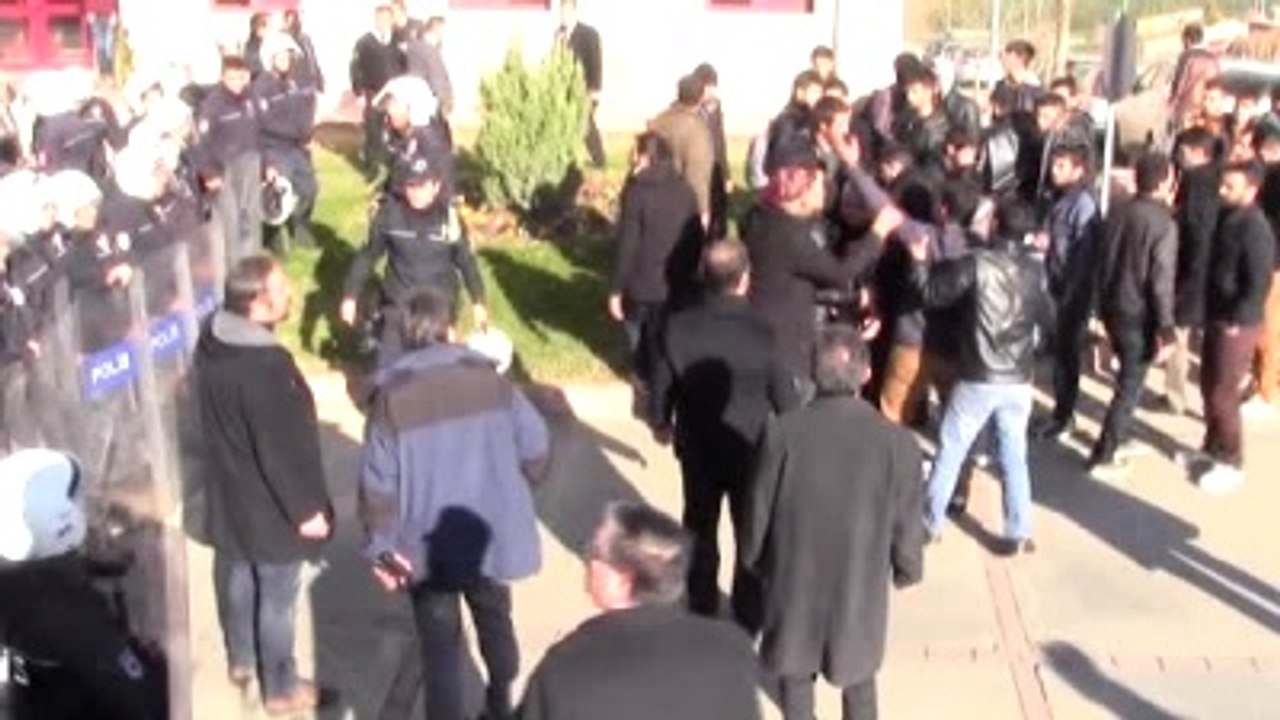 Ksü'de Karşıt Görüşlü Öğrenciler Arasında Gerginlik