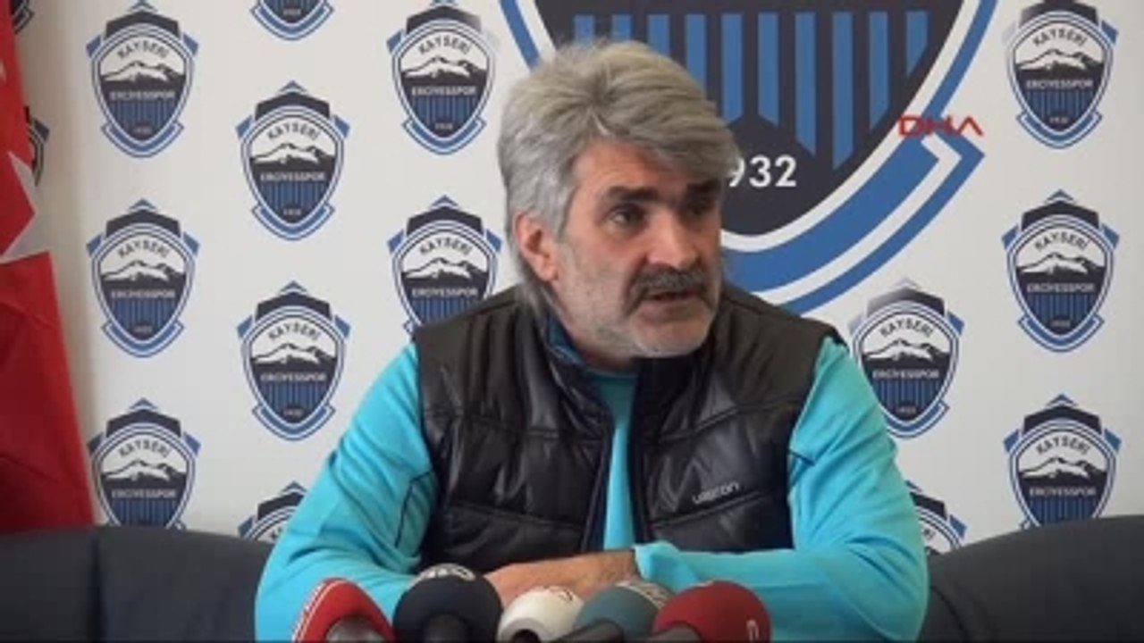 Sai Kayseri Erciyesspor Teknik Direktörü Tütüneker "Başakşehir'i Maçında Mutlaka Galip Gelmek...