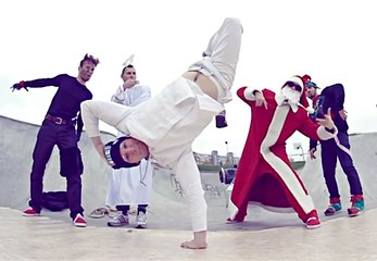 SANTA CLAUS CREW BREAKDANCE