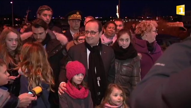Bain de foule dans les rues de Saint-Pierre pour Hollande
